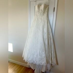New Wedding Dress, Size 8 Kleinfeld